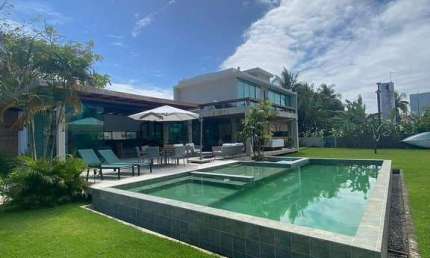 Casa à venda com 450m² de área construída, 4 quartos sendo 4 suítes, roooftop com banheiro e vista,