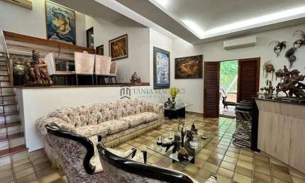 Casa à venda com 400m²,  6 dormitórios sendo 1 suíte master com banheira, closet, 4 vagas,  Apipuco