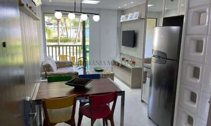 Flat à venda com 46m², varanda, quarto, sala, cozinha, Com vista para as piscinas e próximo à praia