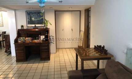 Apartamento à venda com 320m², 3 dormitórios, sendo 2 suítes, A suíte master possui closet e uma va