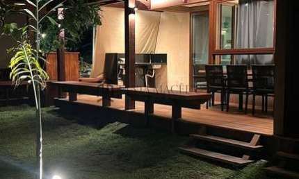 Flat à venda com 85m2, 2 dormitórios, sendo 1 suíte, sala, cozinha, área de serviço e deck externo