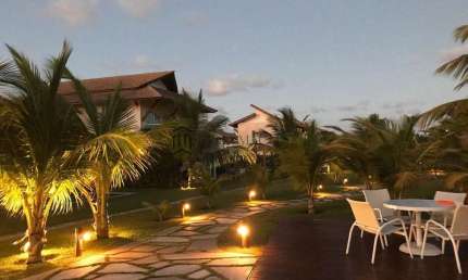 Casa à venda com 267m², 5 suítes, Varanda, salas amplas, lavabo, piscina, 4 vagas, Muro Alto, Ipoju
