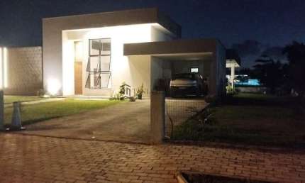 Casa à venda com 240m², 04 dormitórios sendo 3 suítes, 01 com closet, área gourmet,  Aldeia dos Cam