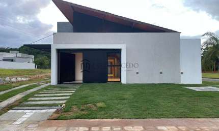 Linda Casa no Alphaville PE2 são 4 suites, 225m² de area útil em um condominio com estrutura de clu