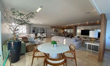 Apartamento à venda com 380m2, 4 
dormitórios sendo 4 suítes (1 master com closet e banheira) e 4 v