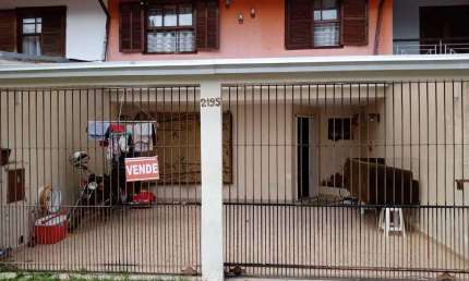 Sobrado para Venda em Curitiba, Boqueirão, 3 dormitórios, 1 suíte, 2 banheiros, 2 vagas