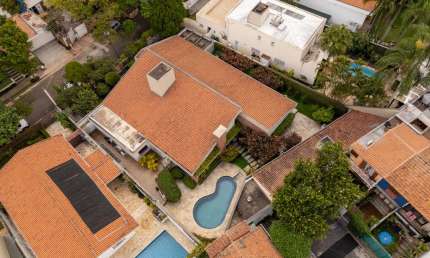 Casa tipo para venda com 7 quartos, sendo 5 suítes, 495m²