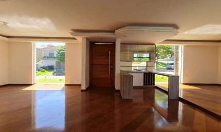 Casa em condomínio à Venda em Santana de Parnaíba - SP