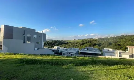 GRANDE OPORTUNIDADE! Terreno com 882m² para venda! Venha conhecer!