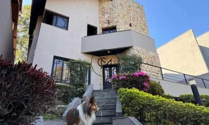Maravilhoso Sobrado Reformado de 400m² no bairro Parque dos Príncipes!