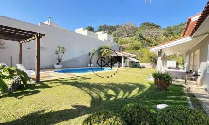 Casa Térrea em Condomínio fechado, 3 Suítes, 4 Vagas, 270m²