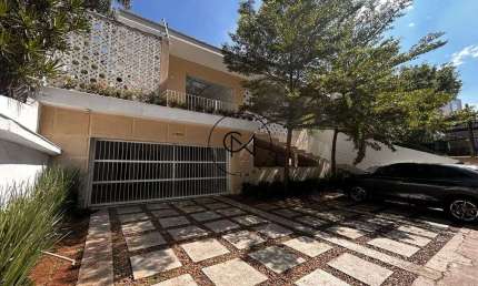 Casa comercial -12 salas - elevador e 8 vagas - Coração do Pacaembu
