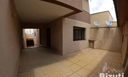 Casa para venda com 3 quartos, próxima ao centro de Jundiaí