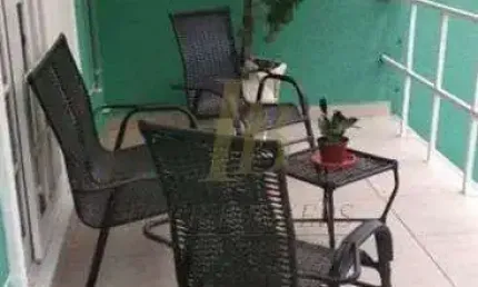 SOBRADO EM RUA FECHADA COM 3 DORMITÓRIOS - JRD. LONDRINA - SP.