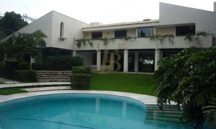 CASA COM 711m² NO JARDIM GUEDALA COM VISTA PARA O PARQUE ALFREDO VOLPI.