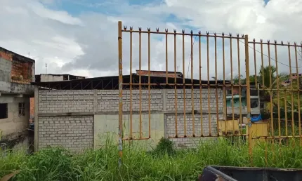 Vendo galpão  em paripe com aprox.  270m ²  de área construída e    525m² de terreno