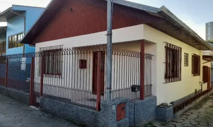 Casa com 4 quartos à venda na Próximo A Droga Raia, Nossa Senhora de Lourdes, Caxias do Sul