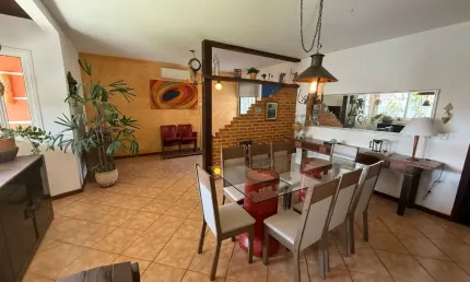 Casa linear ampla e confortável com 3 quartos em itaipú/niterói