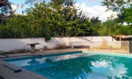 Chácara em Revés do Belém, Cód. CH043. Ótima topografia. Quintal, Piscina, lagoa, casa, poço de peixes.