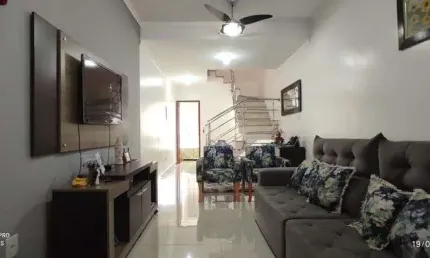 Casa Bairro Cidade Nova, Cód. K219 Tríplex, 3 qts/Suíte, 126 m², Sac. Quintal. Região de Ipatinga
