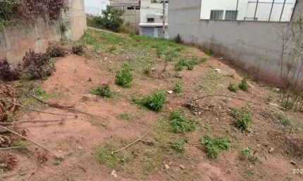 Lote Região de Ipatinga, Bairro Cidade Nova, Cód. L093, plano e murado laterais. Perto da avenida.