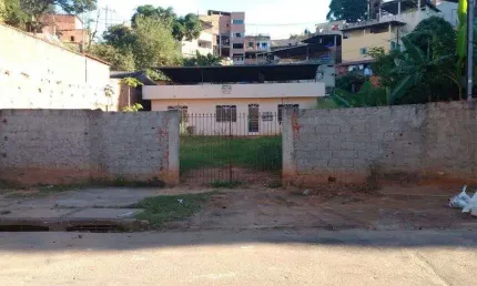 Casa em Ipatinga. Cód. K065, 3 quartos, 100 m², LOTE 15X30 (450 M²), quintal . Região de Ipatinga