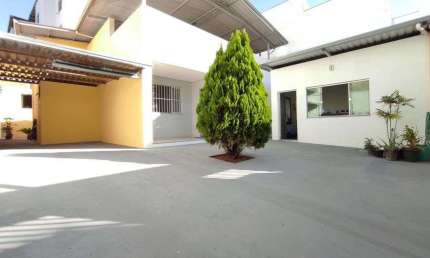 Casa Região de Ipatinga, Cód. K198. Energia solar e poço artesiano, Terraço . Quintal e jardim.