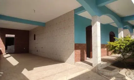 Casa no Bairro Cidade Nova, Cód. K207 . Quintal e jardim. Região de Ipatinga. Perto da avenida.