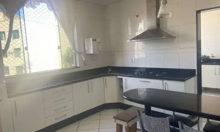 Apartamento Bairro Veneza, perto do centro, excelente localização. Duas vagas. Comercio próximo.