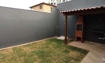 Casa Cód. K142, Meio lote, garagem dois carros, quintal Região de Ipatinga, Bairro Parque Caravelas