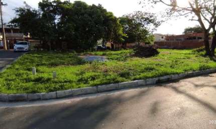 Lote Bairro Vila Ipanema. Cód. L058 360 m², 100% plano, registrado. Esquina para três ruas