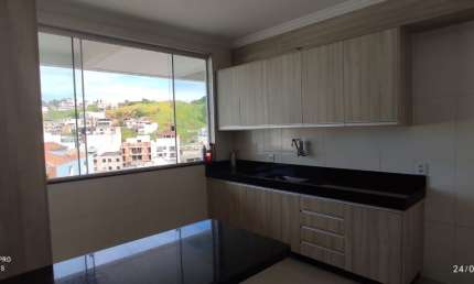 Casa Região de Ipatinga, Bairro Cidade Nova. Cód. K222. Piso porcelanato, 2 vagas. Quintal