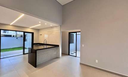 Casa assobradada/ térrea em condominio fechado em Jundiaí