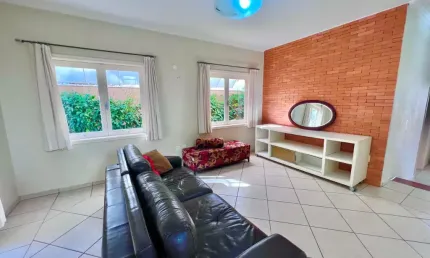 Casa com 4 quartos e 3 suites com piscina à venda em condominio em Jundiai
