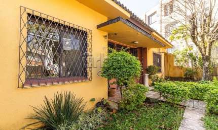Casa em condomínio fechado com 3 quartos à venda na Praça Paulo de Aragão Bozano, 46, Vila Ipiranga, Porto Alegre por R$ 675.000
