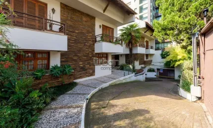 Casa em condomínio fechado com 3 quartos à venda na Alameda Emílio de Menezes, 60, Três Figueiras, Porto Alegre por R$ 1.579.000