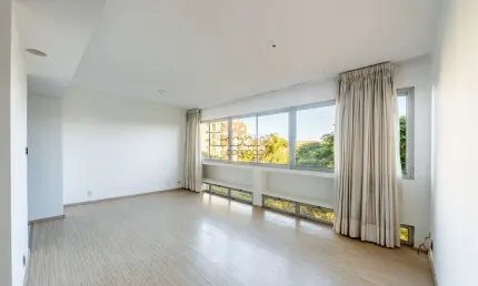 Apartamento com 3 quartos à venda na Rua Riveira, 150, Petrópolis, Porto Alegre por R$ 750.000