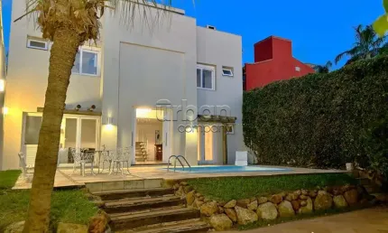 Casa em condomínio fechado com 5 quartos à venda na Rua Araruama, 785, Chácara das Pedras, Porto Alegre por R$ 2.970.000