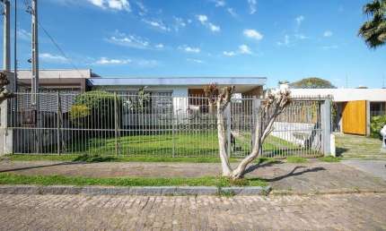Casa em condomínio fechado com 3 quartos à venda na Rua Coronel Armando Assis, 134, Três Figueiras, Porto Alegre por R$ 1.300.000