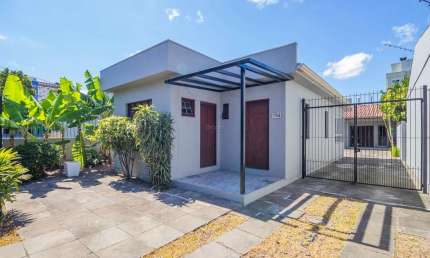 Casa em condomínio fechado com 3 quartos à venda na Rua Abílio Miller, 194, Jardim Itu Sabará, Porto Alegre por R$ 900.000