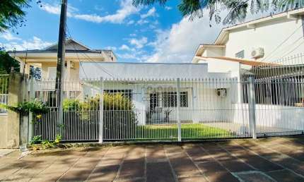 Casa em condomínio fechado com 3 quartos à venda na Rua Doutor João Simplício Alves de Carvalho, 45, Vila Ipiranga, Porto Alegre por R$ 1.100.000