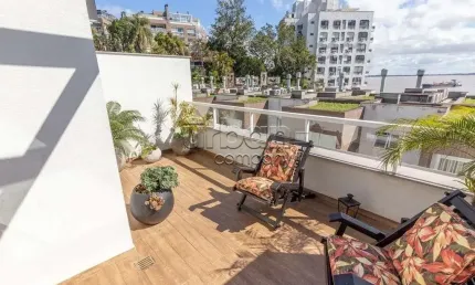 Casa em condomínio fechado com 3 quartos à venda na Avenida Padre Cacique, 1870, Praia de Belas, Porto Alegre por R$ 1.900.000