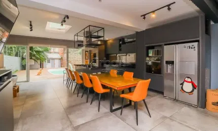 Casa em condomínio fechado com 4 quartos à venda na Avenida Coronel Lucas de Oliveira, 204, Bela Vista, Porto Alegre por R$ 1.650.000