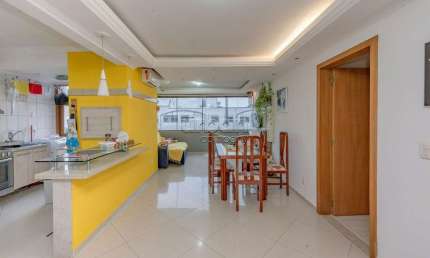 Apartamento com 3 quartos à venda na Rua Brito Peixoto, 360, Passo da Areia, Porto Alegre por R$ 850.000