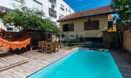 Casa com 3 quartos à venda na Rua Fagundes Varela, 158, Santo Antônio, Porto Alegre por R$ 1.200.000