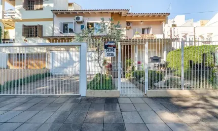 Casa em condomínio fechado com 4 quartos à venda na Rua Elias Bothome, 118, Jardim Planalto, Porto Alegre por R$ 990.000