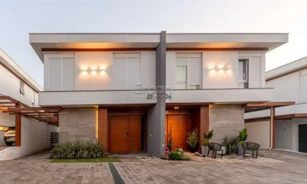 Casa em condomínio fechado com 3 quartos à venda na Avenida Clemenciano Barnasque, 101, Teresópolis, Porto Alegre por R$ 1.390.000