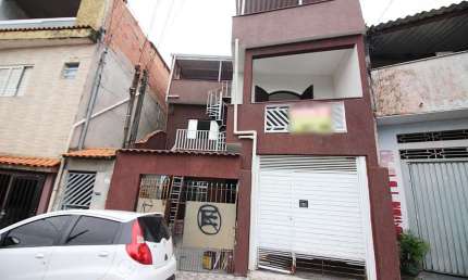 Casa com 2 dormitórios e churrasqueira – Jardim Teles – Santo André | CA011