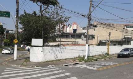 Terreno de esquina 300 m² para venda na Vila Vitória | TE0018