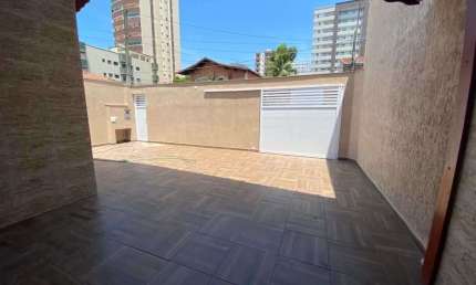 CASA TÉRREA ISOLADA, 03 QUARTOS COM PISCINA E CHURRASQUEIRA NA OCIAN!!!